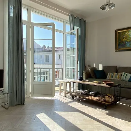 Lumineux Et Spacieux Au Centre De - Fr-1-738-44