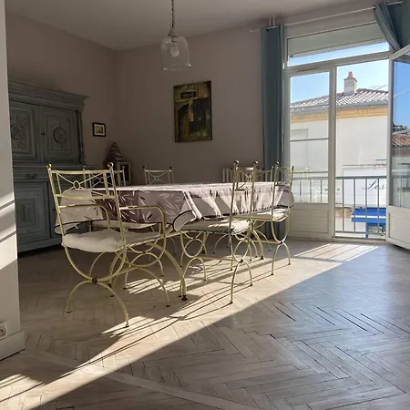 Lumineux Et Spacieux Au Centre De - Fr-1-738-44 Lejlighed Royan