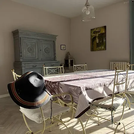 Lumineux Et Spacieux Au Centre De - Fr-1-738-44 Royan