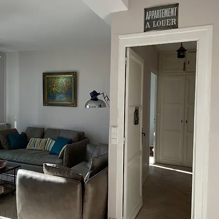 Lumineux Et Spacieux Au Centre De - Fr-1-738-44 *